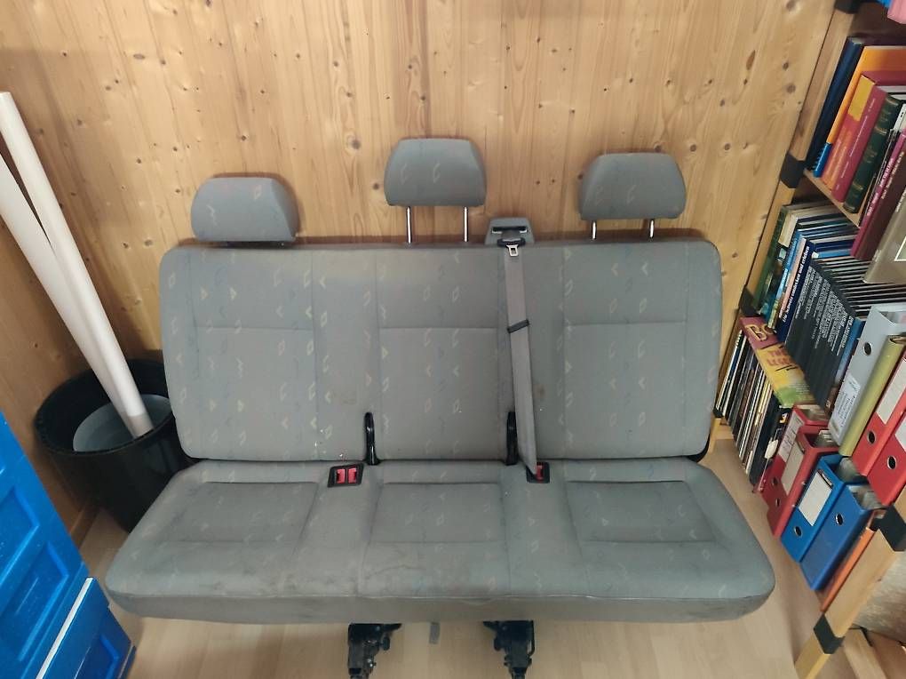 VW Alle Ersatzteile: VW T5 3-er Sitzbank – Gebraucht aus Hildisrieden von angi_sara