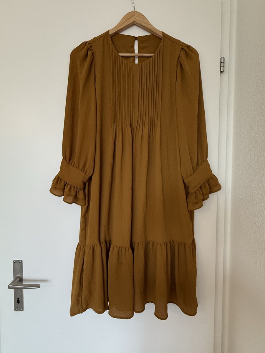 Robes: Elegantes Kleid gr M – D'occasion à Belp par Lu96