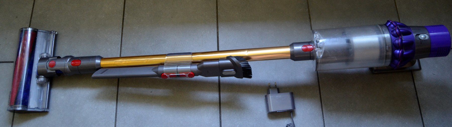 Dyson Aspirapolveri & Accessori: Dyson Cyclone V10  Staubsauger / aspirateur – Usato da Collonges venduto da arashee 1