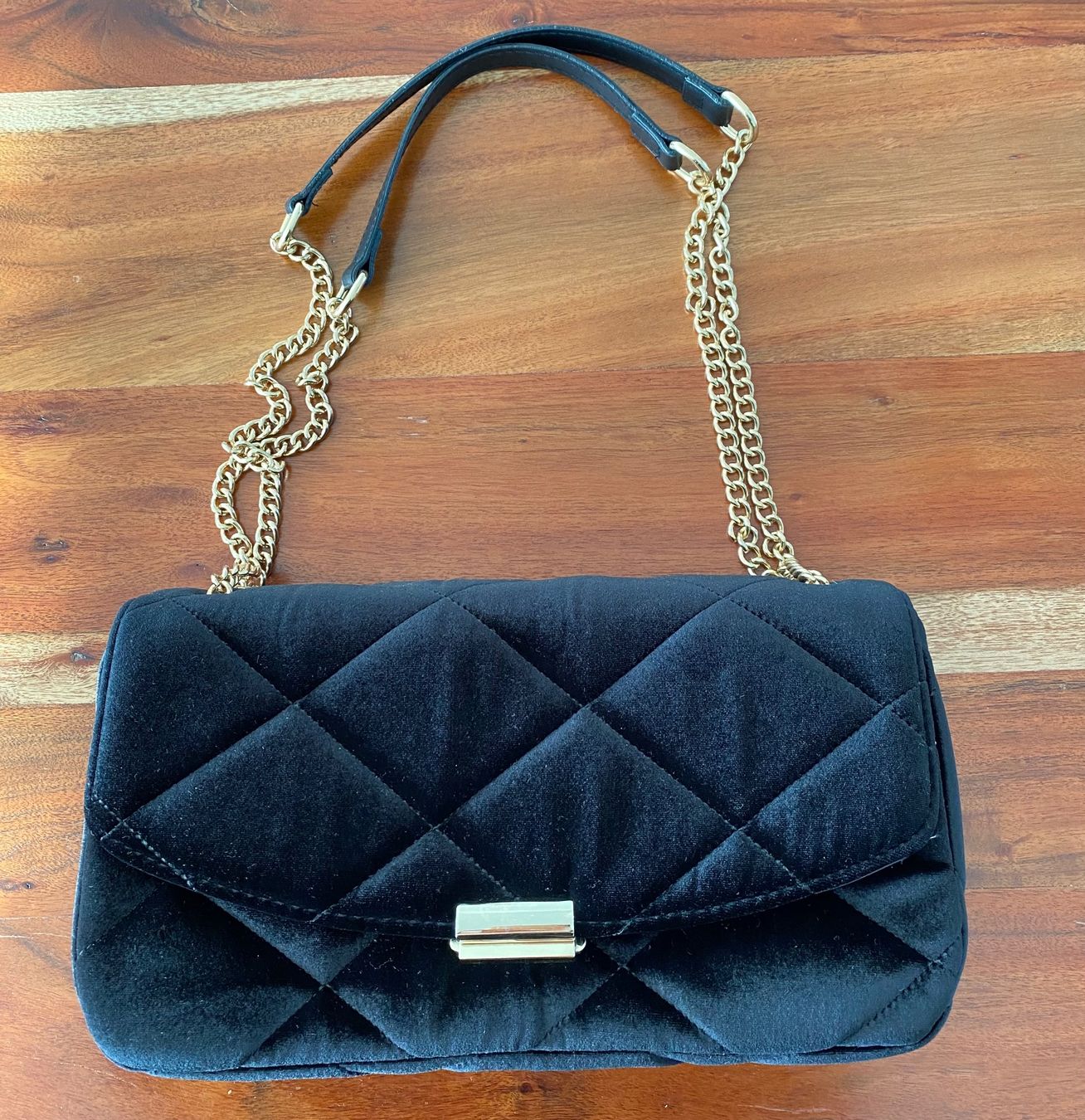 Taschen für Damen: Schwarze Veloursledertasche – Gebraucht aus Effretikon von Lunaaa_ 1
