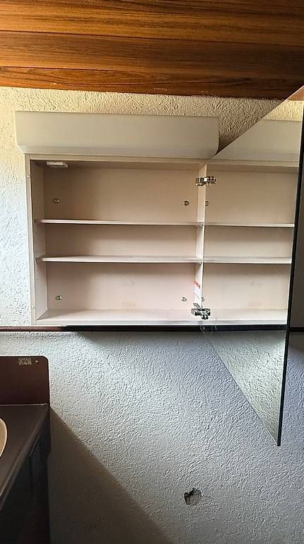 Armadietti a specchio: Spiegelschrank – Usato da Rothrist venduto da Jonathan1995 1
