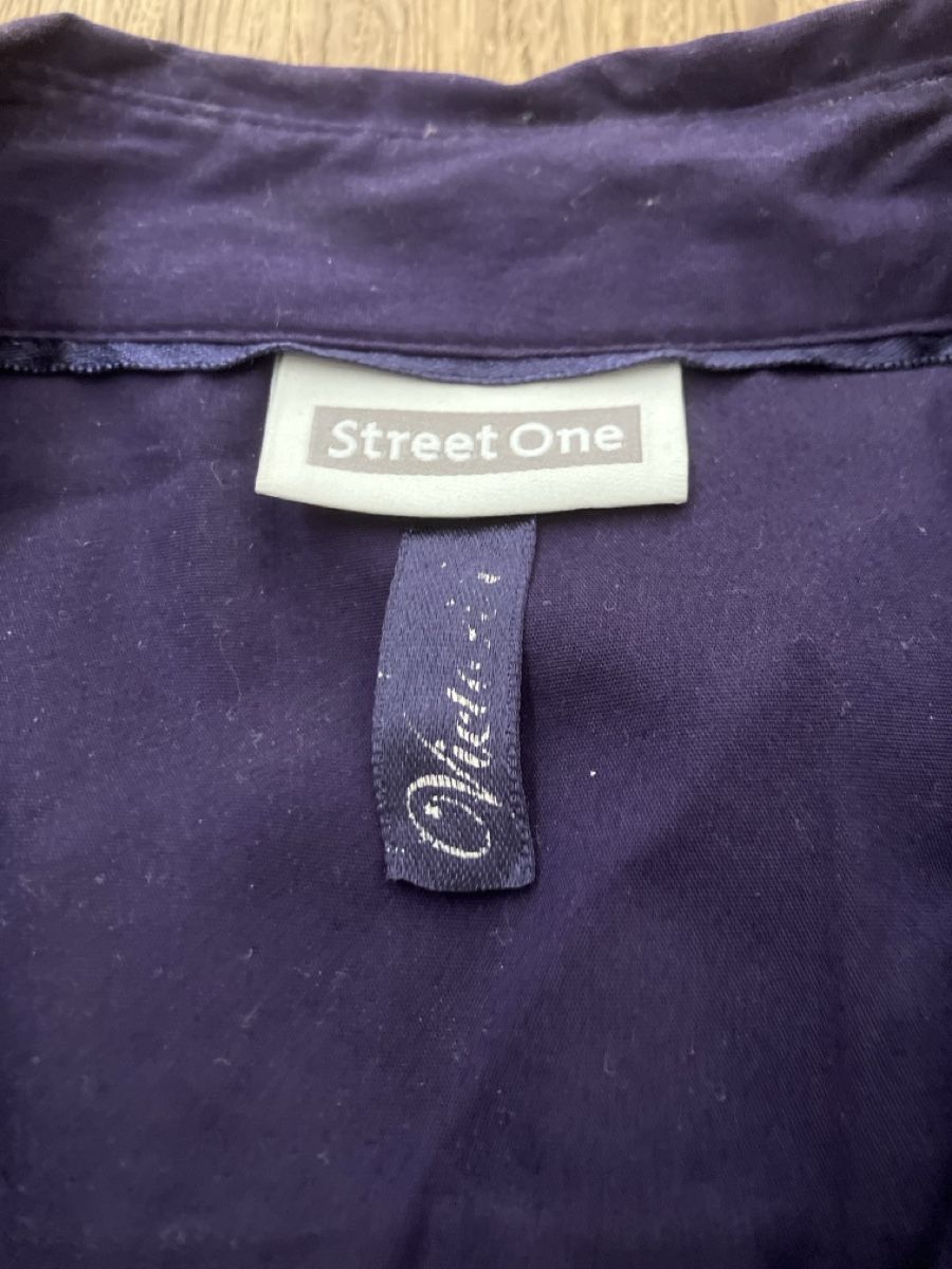 Chemisiers: Damenbluse violett Langarm Grösse 38 – D'occasion à Ruggell par VegasGirl 1