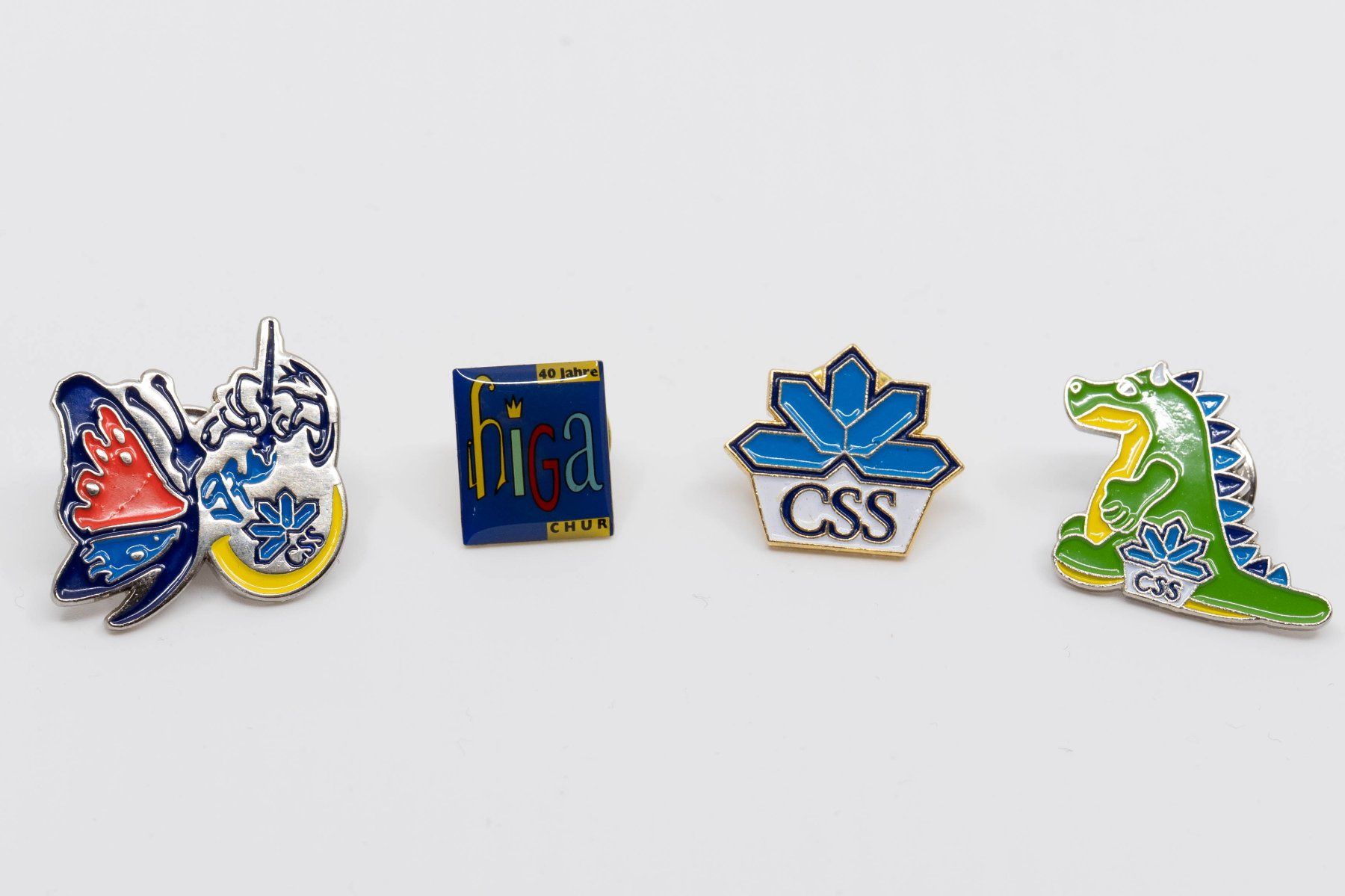 Plaquettes & Badges: 4 Pin – D'occasion à Chur par silbermond917