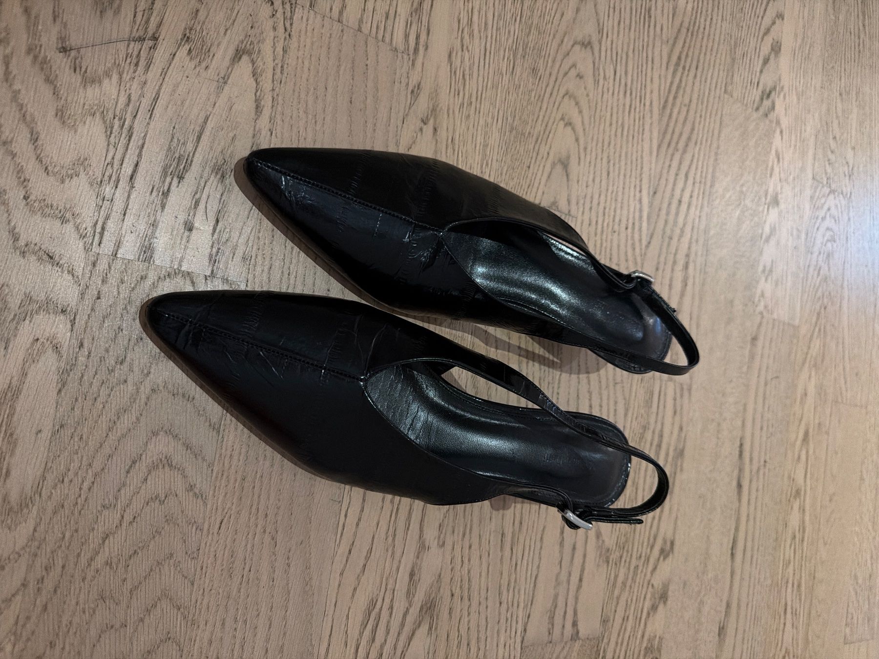 Massimo Dutti Scarpe da donna: Pumps schwarz Leder Slingback Kittenheel Massimo Dutti – Usato da Hettlingen venduto da blu_tb6z 1