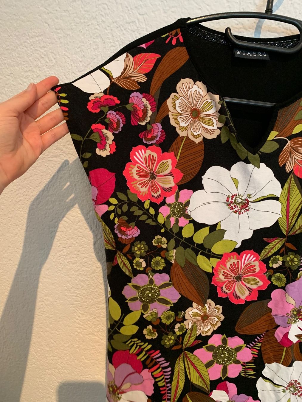 T-shirt: Canda Premium Shirt Blumen Gr. XS / S – Usato da Fislisbach venduto da KolibriSecondhand 4