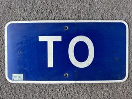 To strassenschild