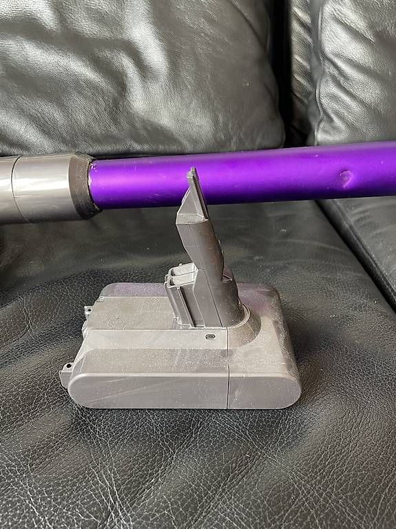 Accus: Dyson V7 mit Ersatzakku – D'occasion à Bern par leonmariaplecity 4