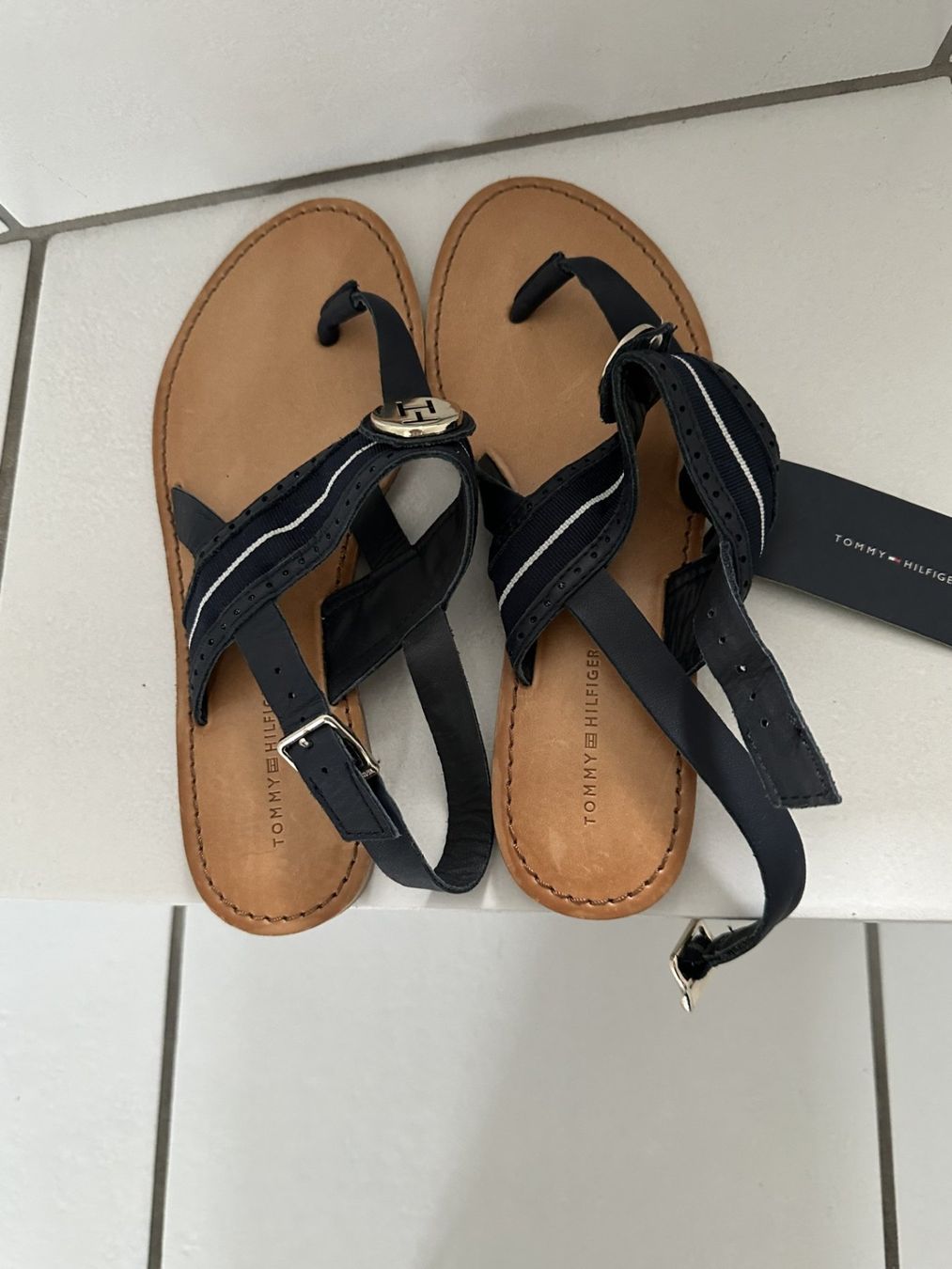 Tommy Hilfiger Damenschuhe: Zehensandalen von Tommy Hilfiger – Neu (gemäss Beschreibung) aus Oberurnen von Smile58