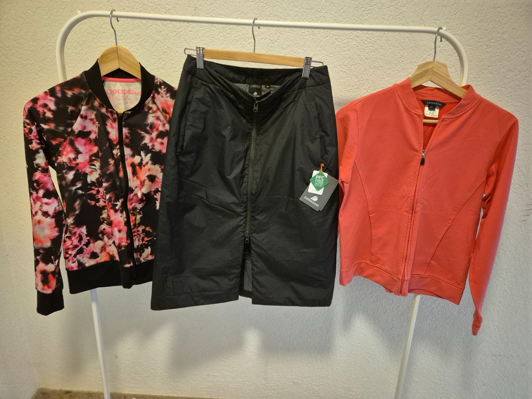 Lotti di vestiti: Kleiderpaket, Sport Jacken/Pullis gr. S – Usato da Rieden AG venduto da Lapca 3