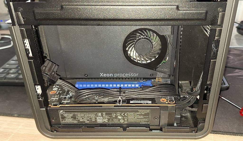 Intel PC: INTEL NUC Mini Server Xeon 64GB RAM + 1TB SSD – Usato da Berikon venduto da texmurphy901 2