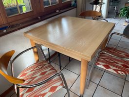Aufklappbarer Esstisch 90x90 inkl. 4 Stühle
