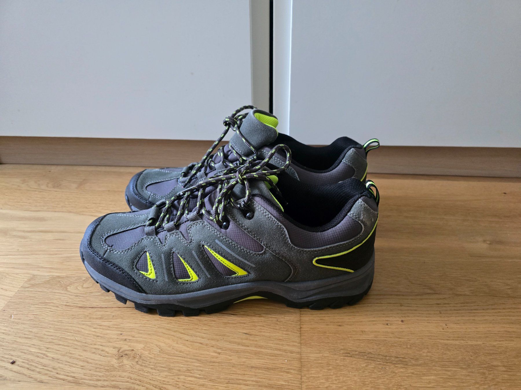 Herrenschuhe: Herren Trekkingschuhe Central Square in Gr.44 – Neu (gemäss Beschreibung) aus Chur von blackcat10
