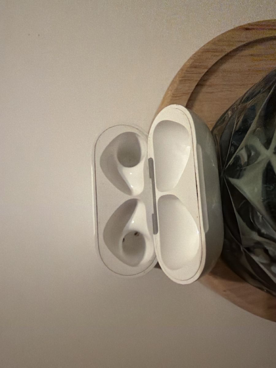 Apple Kopfhörer: Apple Airpods 4. Generation mit Anc – Gebraucht aus Dornach von John.999 1