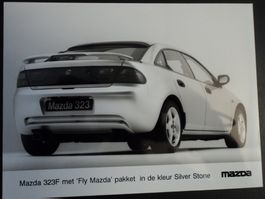 Prospekt Werksfoto Mazda 323F mit Fly Mazda Paket