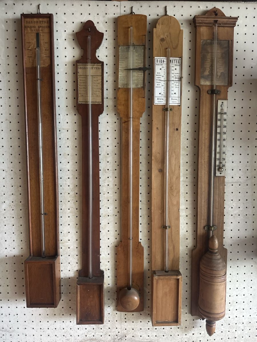 Autres appareils anciens: Barometer Set Antik Holz 5 Stk – D'occasion à Baar par Hillsboro