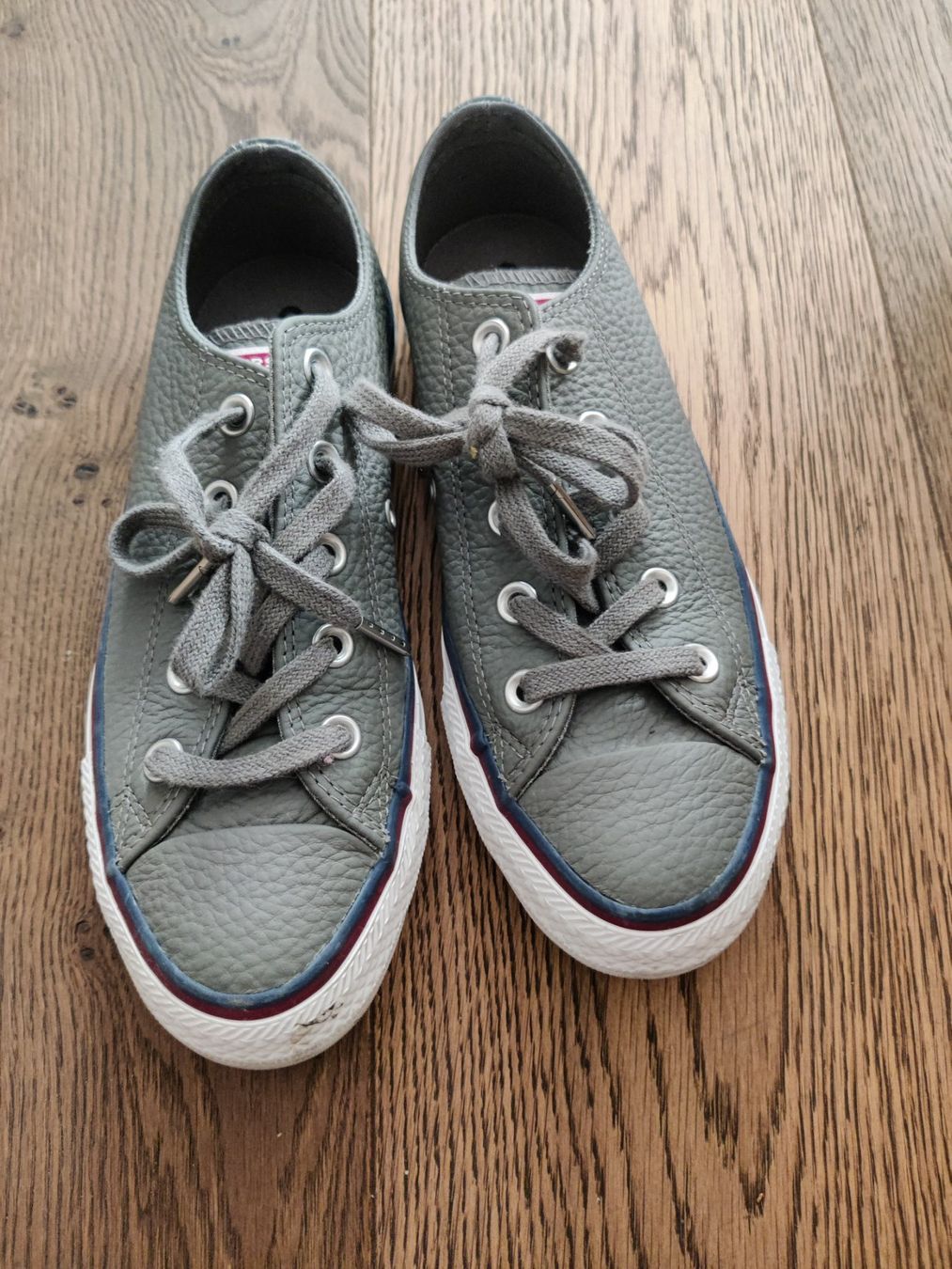 Converse Scarpe da uomo: Converse ledersneakers Gr.36.5 Grau – Usato da Ostermundigen venduto da Louhdezd