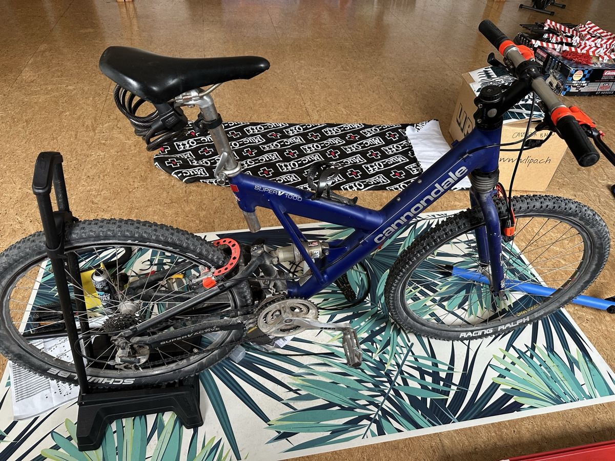 Cannondale Biciclette: Cannondale Super V 1000 Fully Jg 1999 – Difettoso da Wangen an der Aare venduto da Pb51la