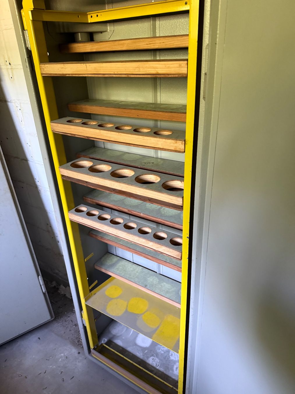 Schränke: Blechschrank – Gebraucht aus Horriwil von Carrera68 3