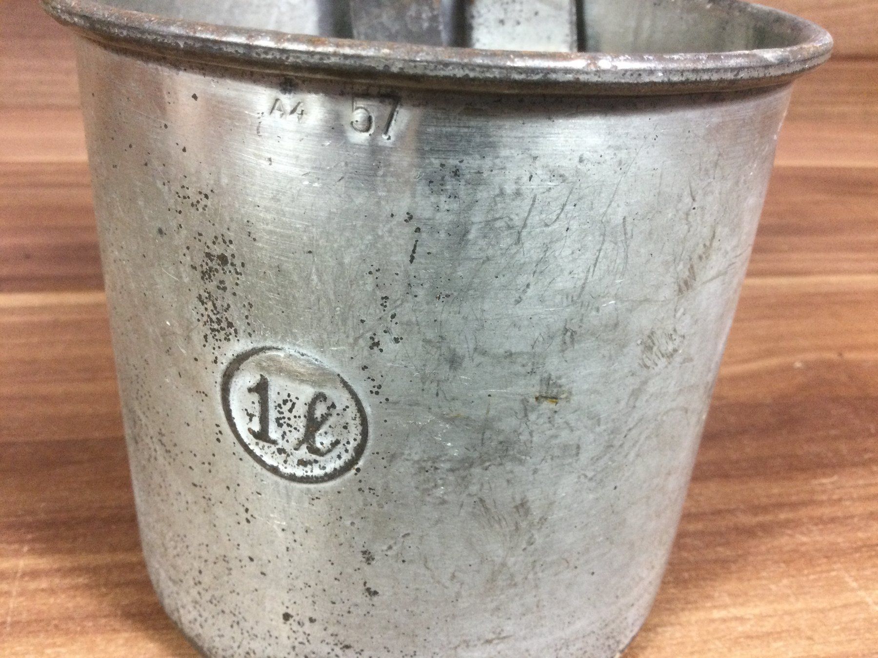 Attrezzi da lavoro: Alte eiserne Milch Litermasse mit Handgriff – Usato da Wangen SZ venduto da kuriosum12 6