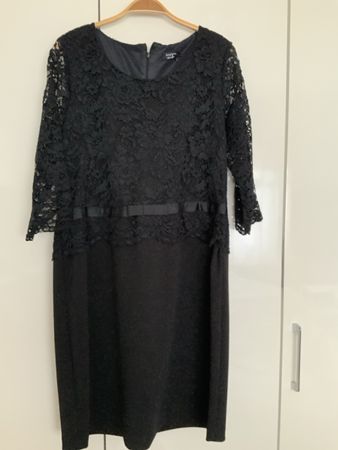 Kleid Anna's Dress Affair schwarz Spitze Grösse 44