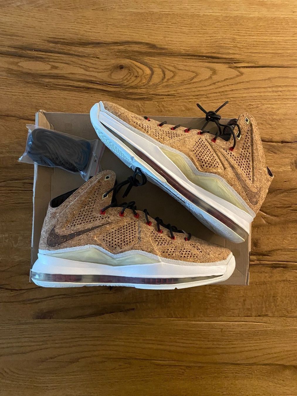 Nike Scarpe da uomo: Nike Lebron X EXT Cork QS – Nuovo e nell'imballaggio originale da Zürich venduto da sell_my_stuff