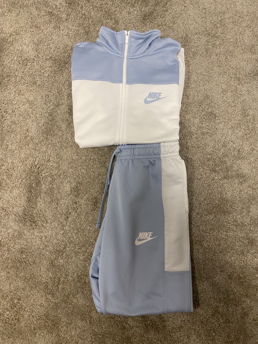 Nike Lotti di vestiti: Nike Trainingsanzug Gr. M – Usato da Brüttisellen venduto da xe_m