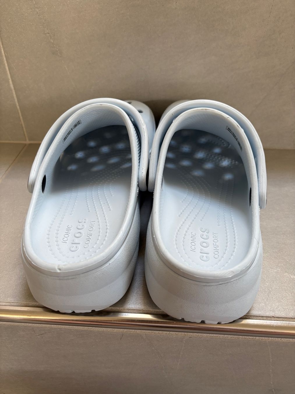 Crocs Chaussures femmes: Crocs mit Plateau – D'occasion à Büsserach par vimeco.43 2