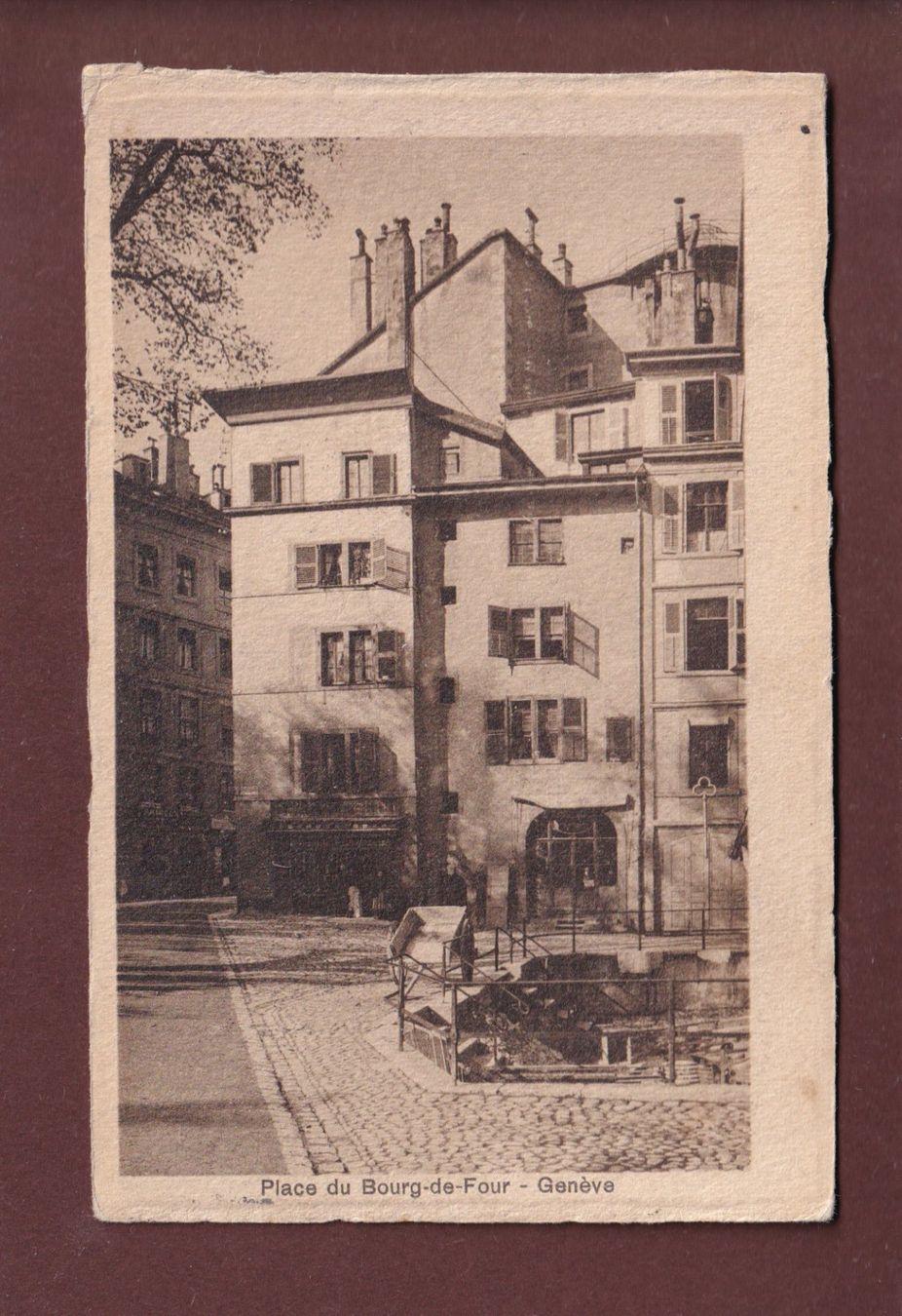 Cartoline postali: GENEVE - Place du Bourg-de-Four - 1920 – Usato da Pully venduto da nicecards