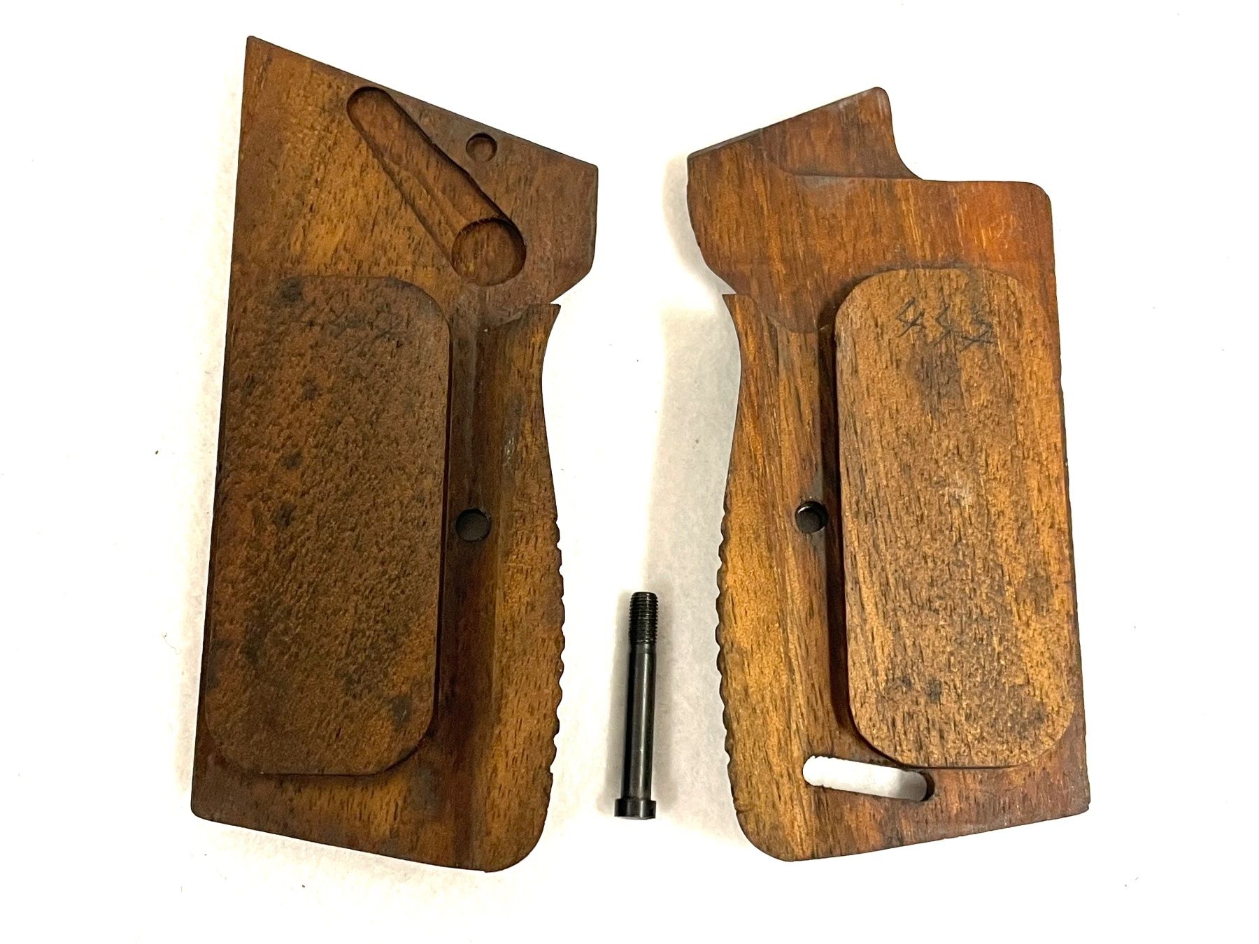 Schweizer Armee Stichwaffen: Griffschalen SIG 210 / P49 Original neuwertig – Neu (gemäss Beschreibung) aus Emmen von Pat-LU 1
