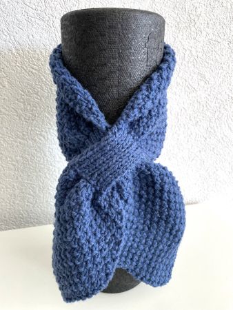 Halstuch / Schal 100% Merinowolle mit Schlüsselloch-Technik