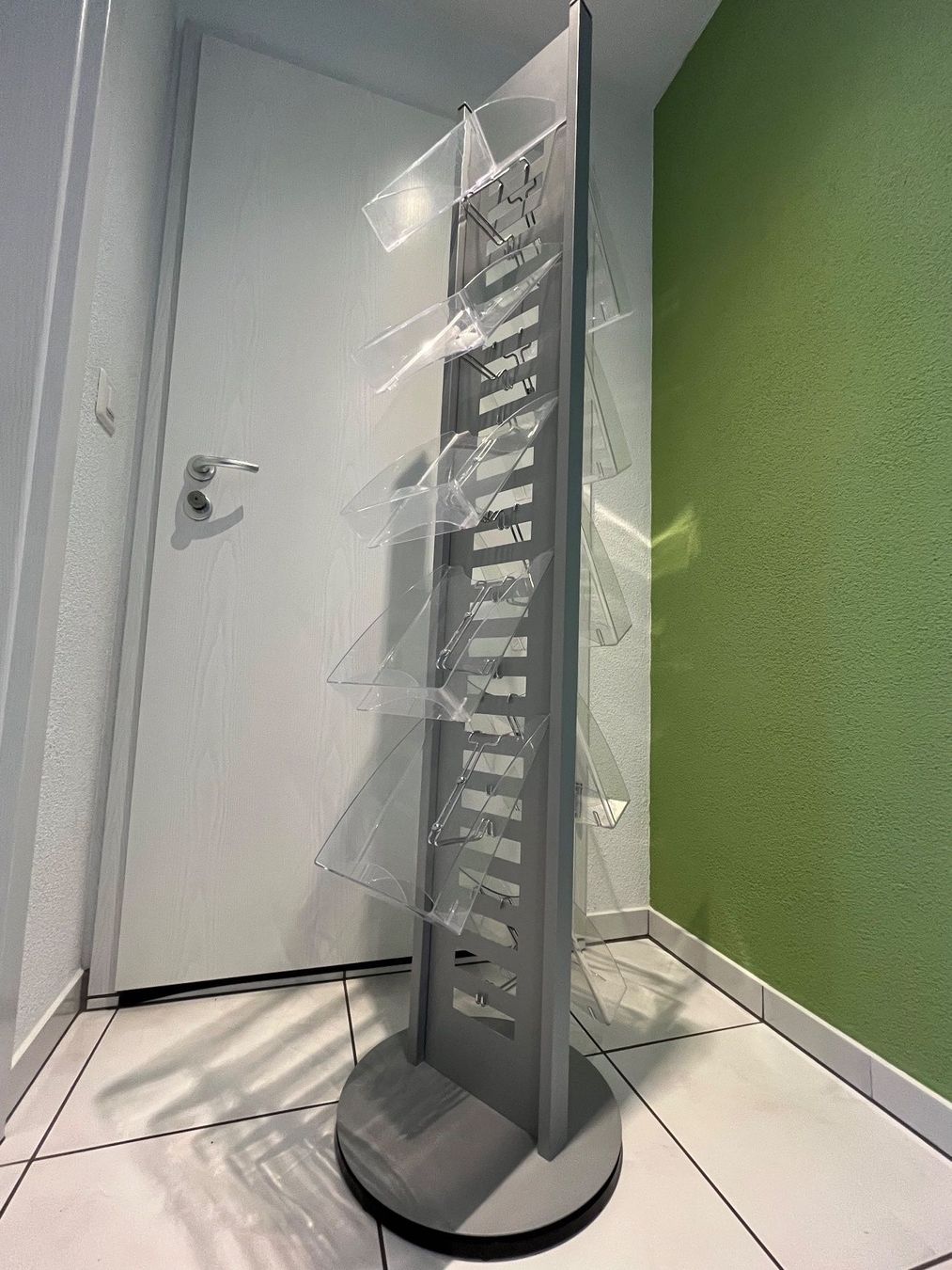 Altro per la casa: A4 Prospektständer Silber – Usato da Wolhusen venduto da ram_mvr6 4
