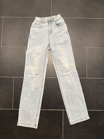 Cotton:On Damen Jeans, Gr. 32, hellblau, mit Löchern vo