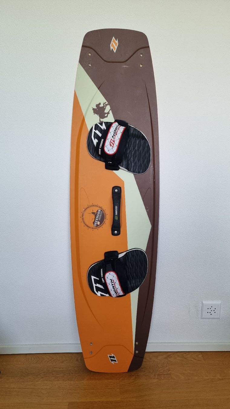North Kite: North Kiteboarding Defender 142cm – D'occasion à Kappel SO par Loerulach