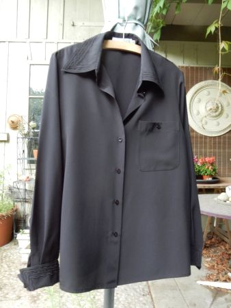 Bluse   schwarz , bestickt   *  Les Essentiels  *  M/L   NEU