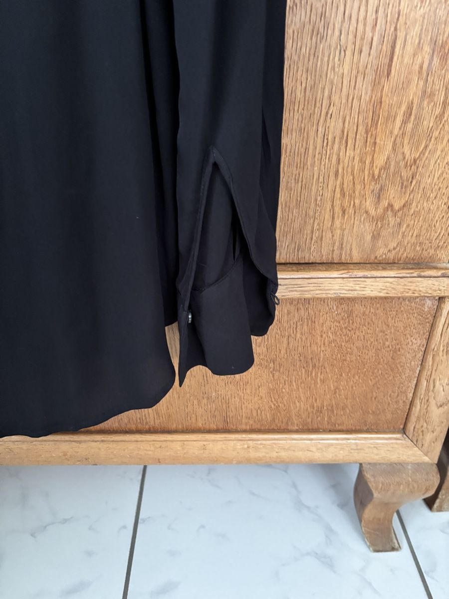 Camicette, T-shirt & Top: Camicia nera  – Nuovo (secondo la descrizione) da Schwyz venduto da Francesca54 2