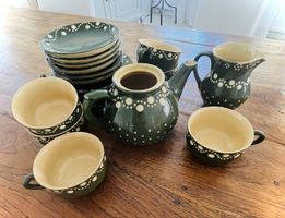 Kaffeeservice dunkelgrün mit weissen Punkten