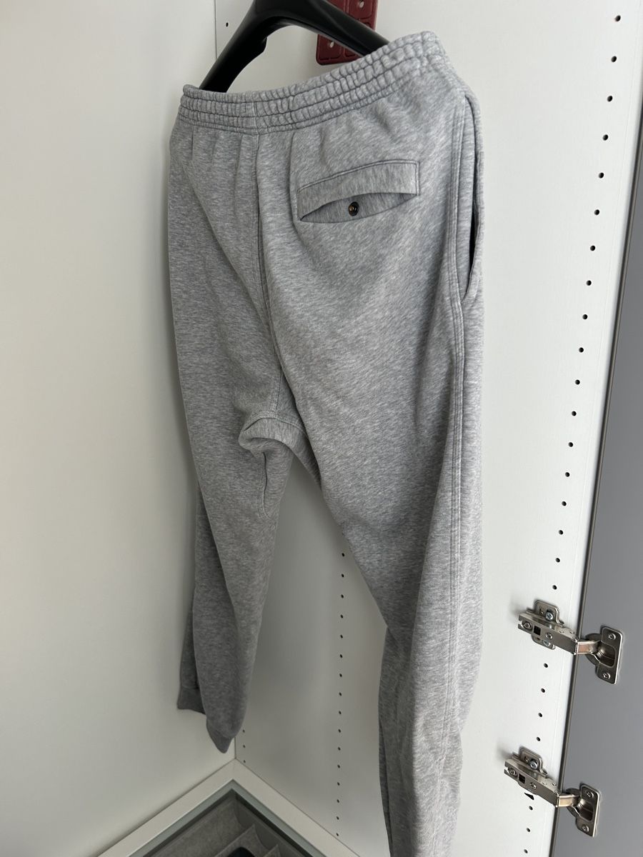 Nike Hosen: Graue Nike Jogginghose, Grösse L – Gebraucht aus Bülach von INO_ 1