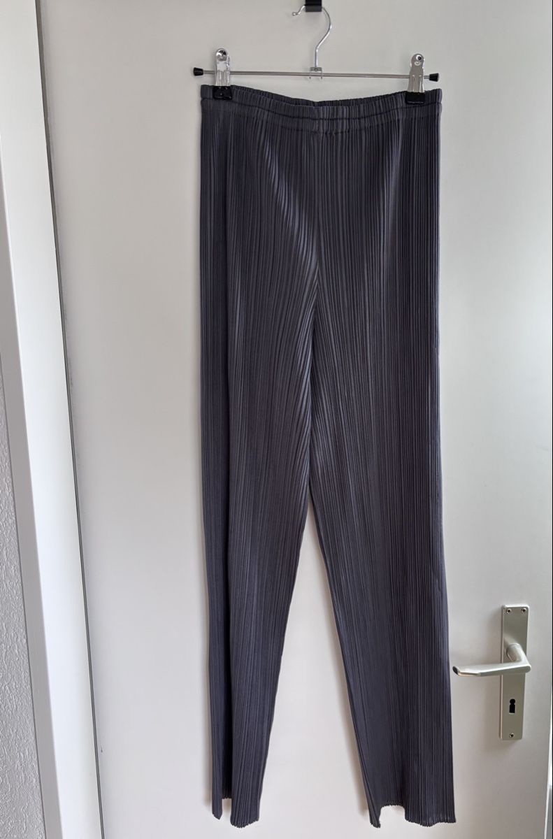 Issey Miyake Pantaloni: Pantalon Issey Miyake - pleats please – Usato da Zürich venduto da Hanna-Hadorn