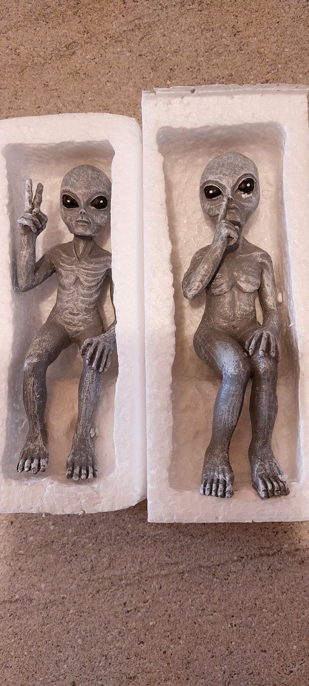 Figuren: 2 X ALIEN GARTEN DEKO - COOL - NEU – Neu und originalverpackt aus Herisau von  5