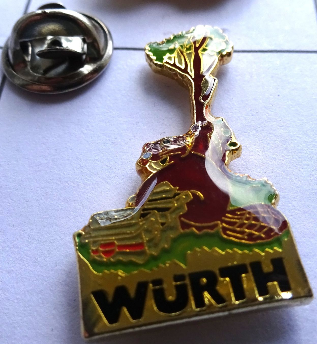 Plaquettes & Badges: Pin WÜRTH Bär Baum  WOOO – D'occasion à Utzenstorf par BUtter81