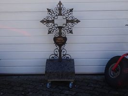 Grabkreuz Geschmiedet mit Granitstein 2.Hand Aufbereitet