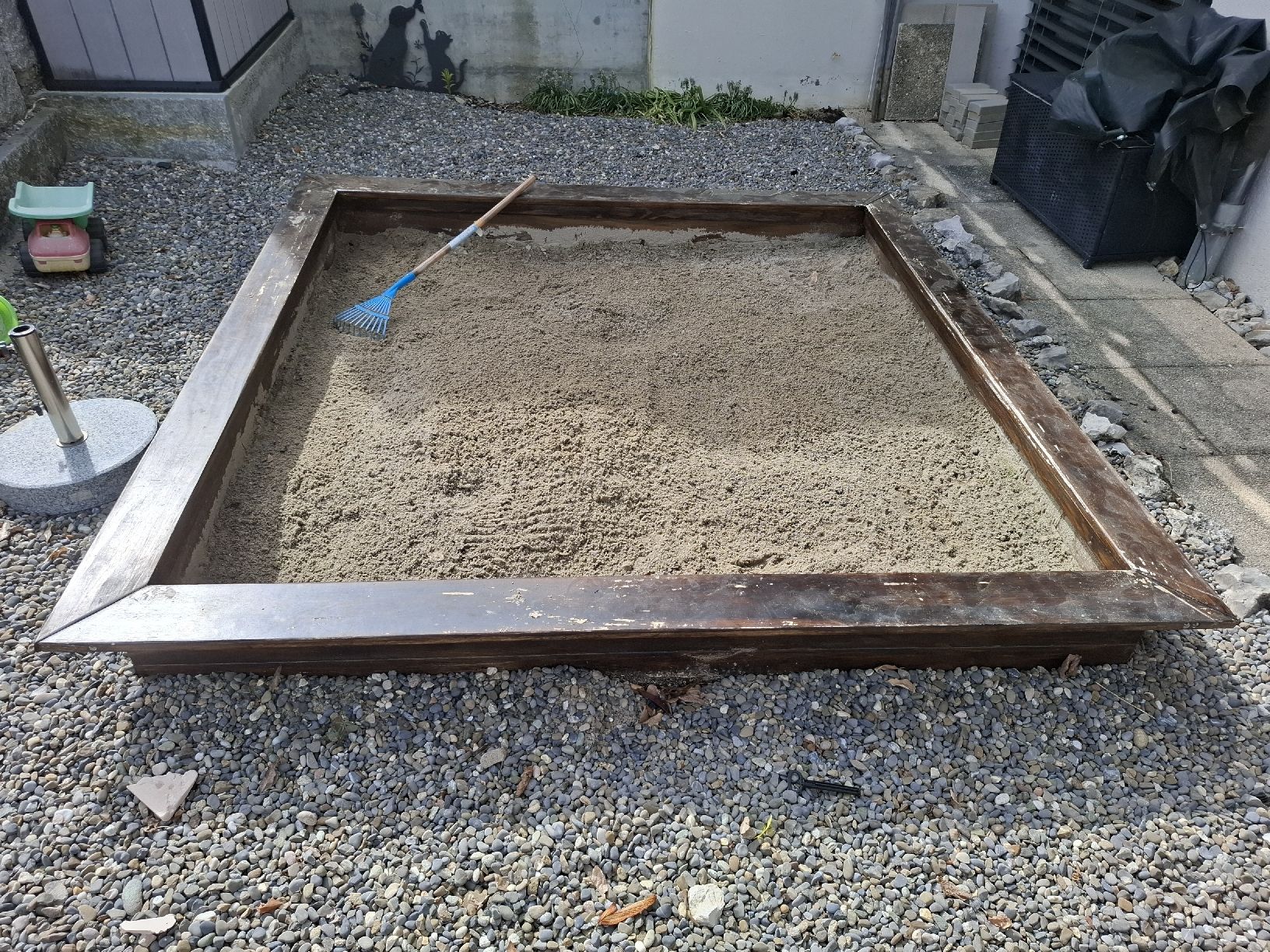 Sabbiera per bambini: Sandkasten massiv 220 x 220cm – Usato da Lostorf venduto da NathanjaB 1