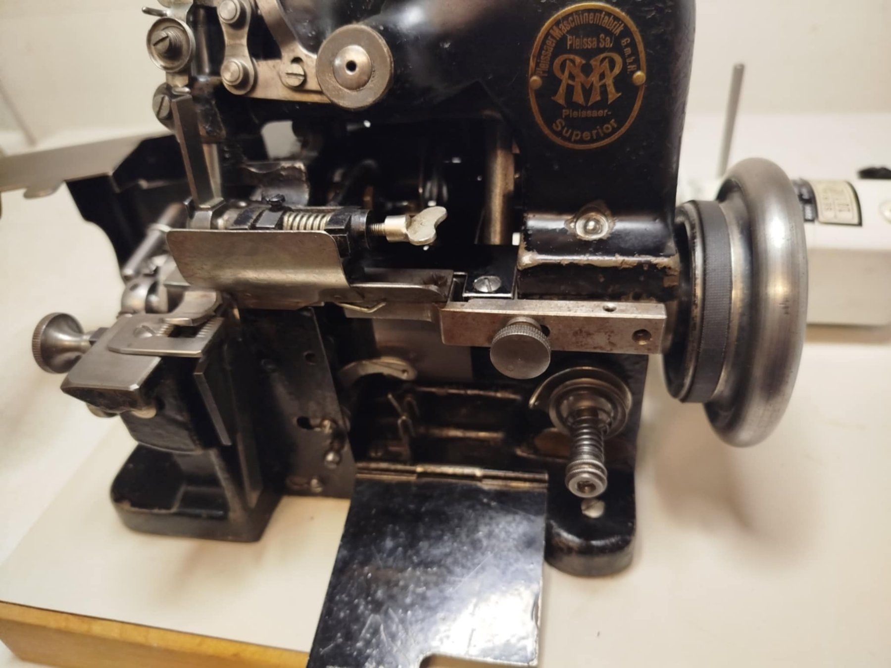 Nähmaschinen: Machine à coudre (nr 13 ) – Gebraucht aus La Chaux-de-Fonds von Emmaus2300CDF 5
