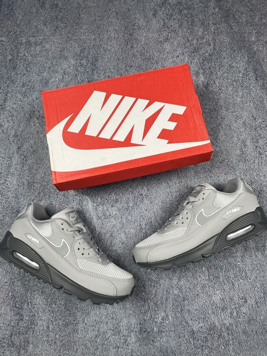 Nike Scarpe da uomo: Nike Air Max 90 Herren grau neue Ware – Nuovo (secondo la descrizione) da Luzern venduto da 041Vintage