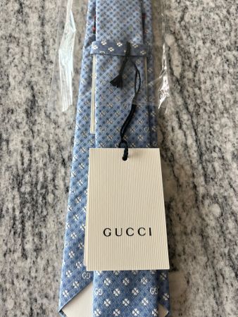 Gucci cravate Jaccard neuve dans l’emballage en 100% soie!