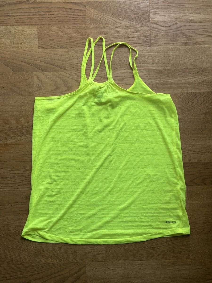 Nike Top: Nike Top, Grösse S - neon gelb – Usato da Basel venduto da FatmaCan52 2