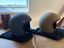 Neu – zwei Vespa-Helme, Größe M und L Bandit