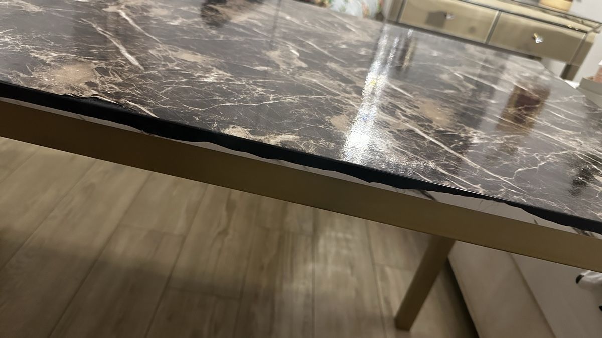 Tables: Edler Büro oder Esstisch mit Marmoroptik & goldenem Gestell – D'occasion à Richterswil par ivana025 4