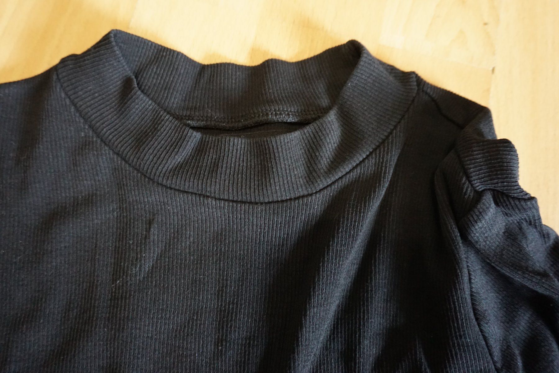 Blusen, T-Shirts & Tops: Schwarzes Langarm Crop Top Gr.S von EVEN&ODD – Gebraucht aus Zürich von einalemjena 1