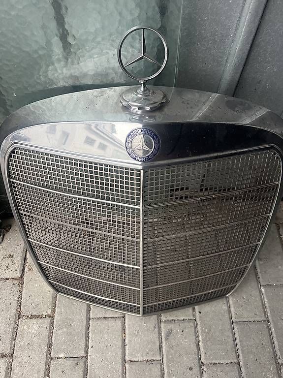 Mercedes-Benz Tutti pezzi di ricambio auto: Mercedes grill – Usato da Birr venduto da Numer-01 1